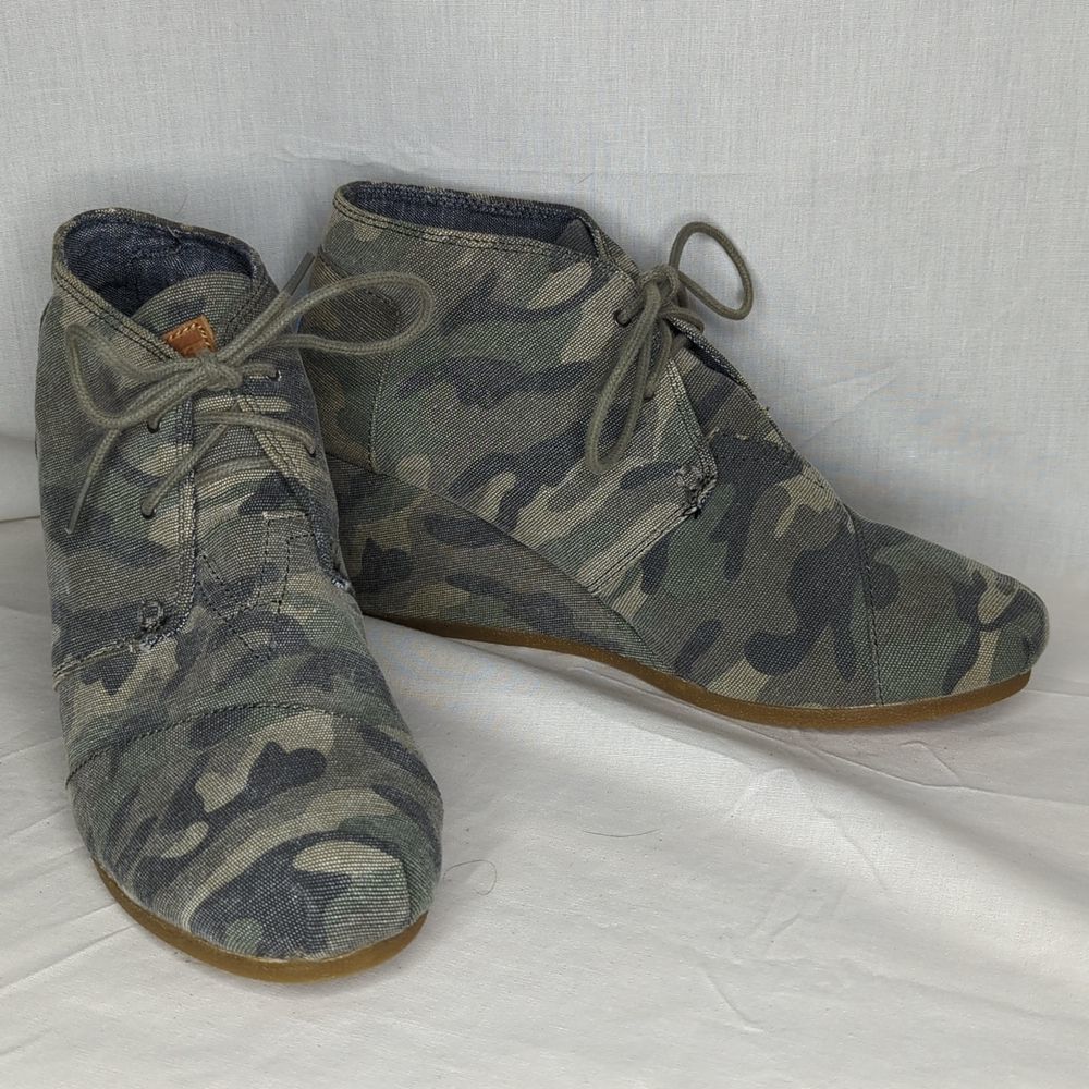 Toms Camouflage Wedge Size 11 EUC